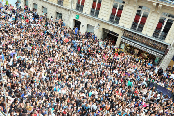 Les Anges créent l'émeute sur les Champs