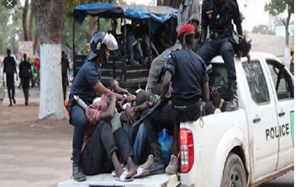 Couvre-feu et défaut de port de masque de protection: La Police interpelle 103 individus et immobilise des véhicules et motos