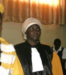 Mme Sow, désormais titulaire du titre de Docteur après avoir brillamment soutenu sa thèse à l'Université Gaston Berger de Saint Louis (Sénégal)