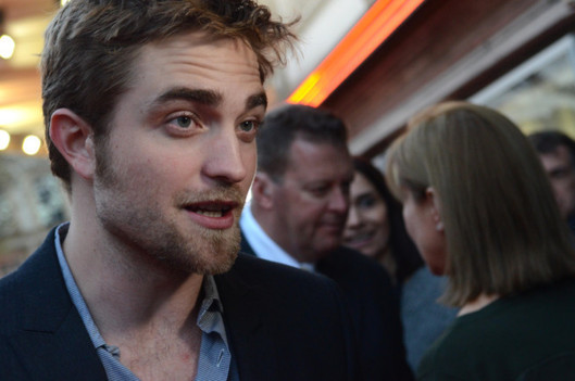 Robert Pattinson sort faire la fête