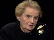 Madeleine Albright se sucre à Dakar