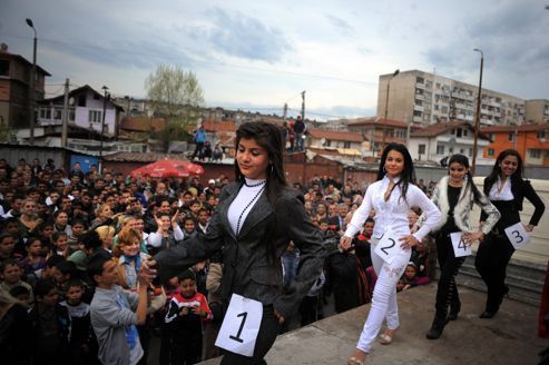 Dans les rues du plus grand ghetto rom des Balkans