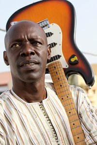 Jimmy Mbaye, guitariste-chanteur: "Dans tout instrumentaliste, il y a un chanteur qui dort"