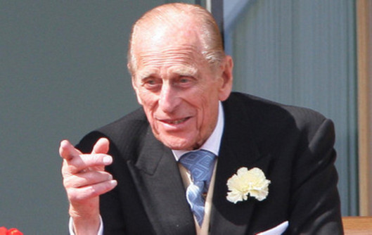 Le prince Philip montre ses joyaux de la couronne en Ecosse