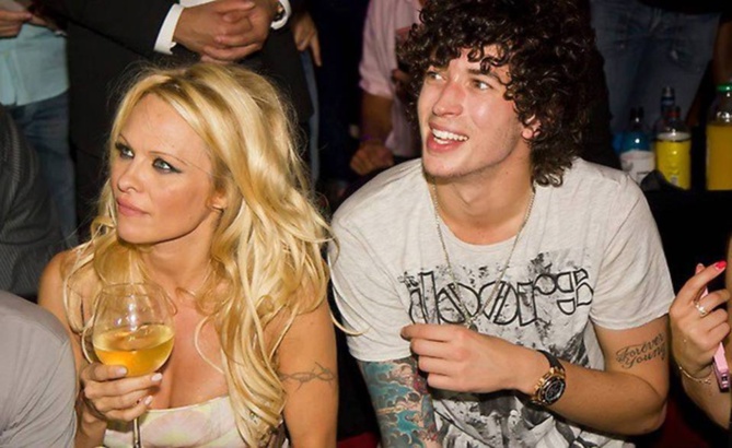 Pamela Anderson, alerte à l’amour avec Julian Perretta!