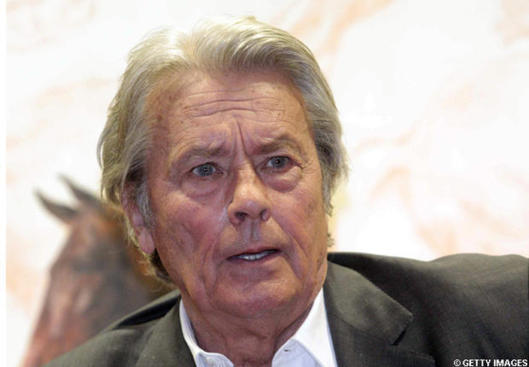 Alain Delon devient SDF pour Romy Schneider