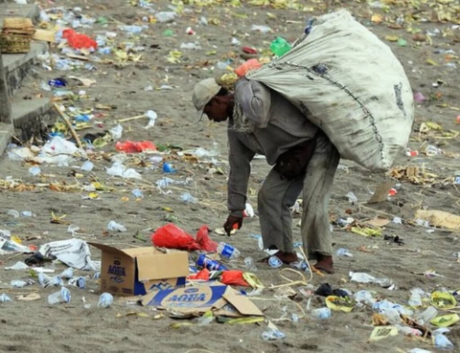 L'Unacois/Yessal réclame à l'Etat ses 156 conteneurs et ses 40 tonnes de sachets plastiques