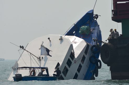 Hongkong : 36 morts après la collision entre deux ferries