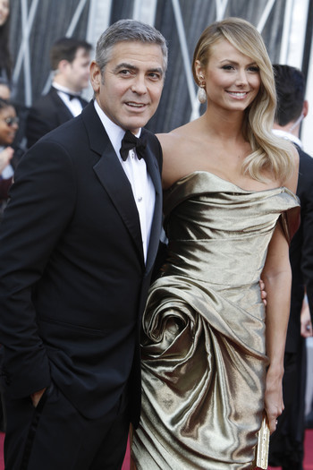 George Clooney de plus en plus distant avec Stacy Keibler ?