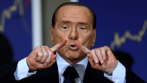 Berlusconi envisage de se retirer pour "rassembler"