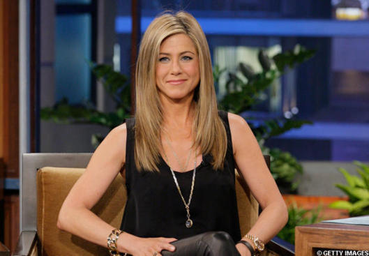 Jennifer Aniston invite la mère de Brad Pitt à ses noces