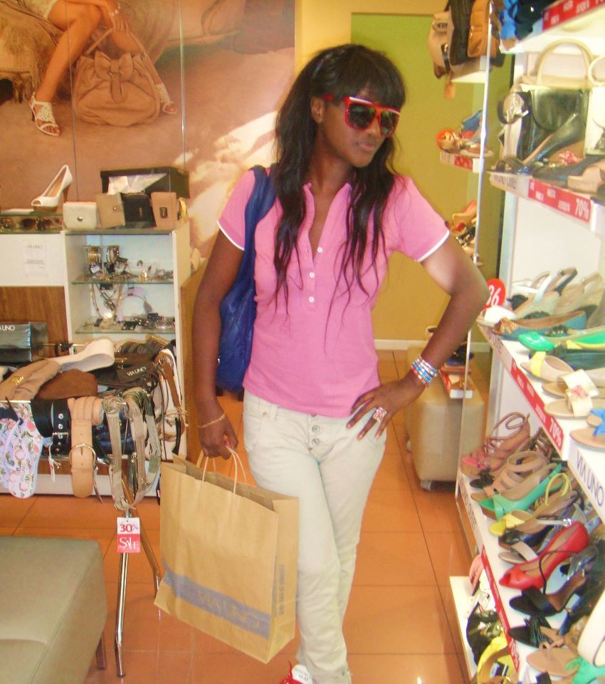 La jet setteuse Gabrielle Goudiaby en mode shopping