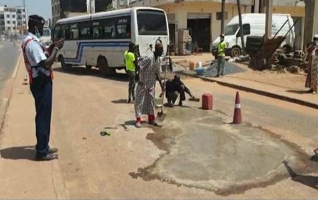 Délabrement de la route Keur Massar-Jaxaay : A la place des autorités, l’imam Moustapha Lo soulage chauffeurs et populations