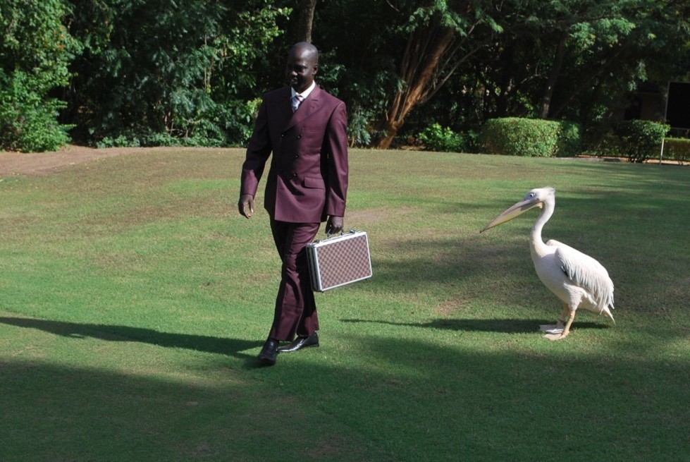 Que contient la mallette de l'élégant Bakane Seck ?