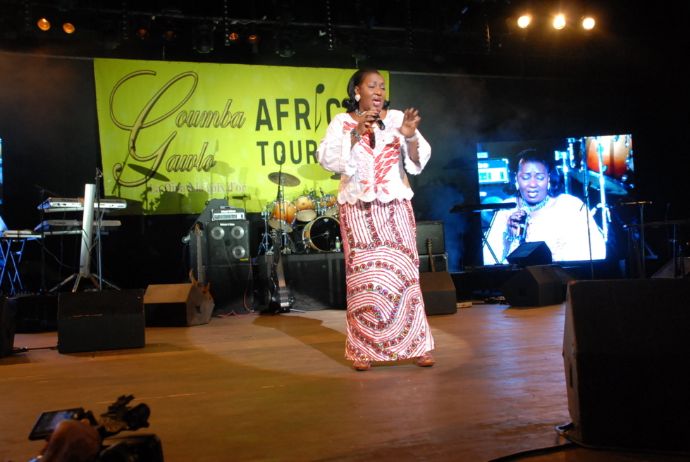 L'artiste Mawa Traoré sur scène dans le cadre de Coumba Gawlo African Tour Abidjan