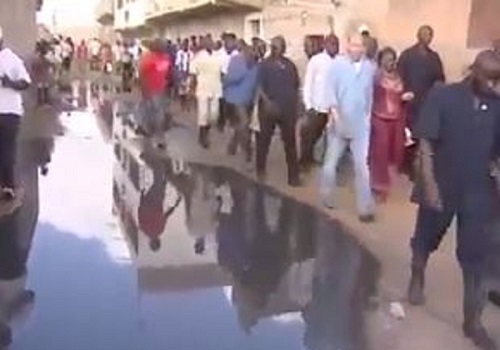 Inondations au Sénégal : Quand Karim Wade visitait la banlieue avec du matériel lourd…