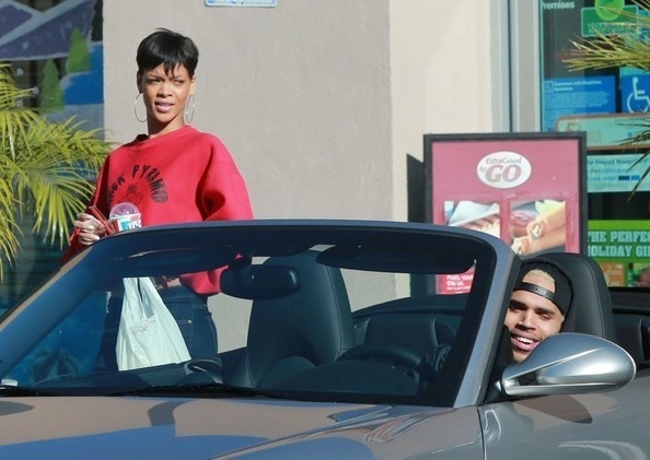 Rihanna et Chris Brown : Virée en Porsche dans les rues de Los Angeles ! Photos