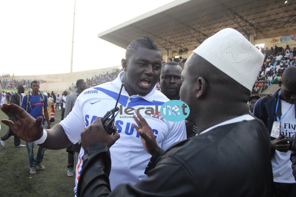 Balla Gaye 2 en pleine discussion avec Aziz Ndiaye