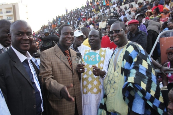 Thione Seck entouré de Bécaye Mbaye, Lamine Thiam et Salam Diallo