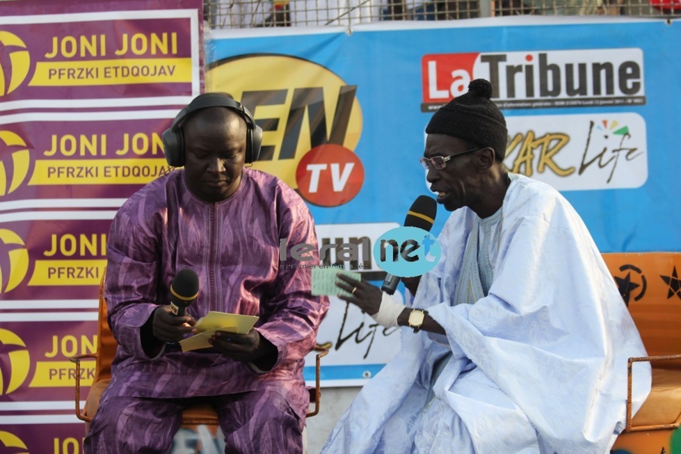 Malick Thiandoum de Sen Tv avec son consultant Niokhobaye