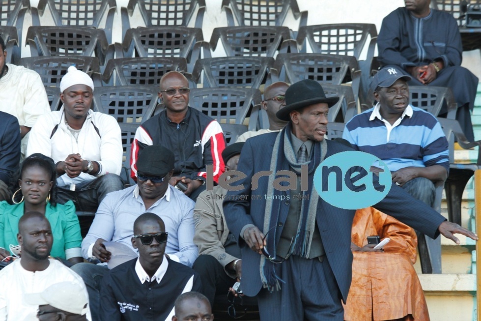 Doudou Seck en mode costume cravate