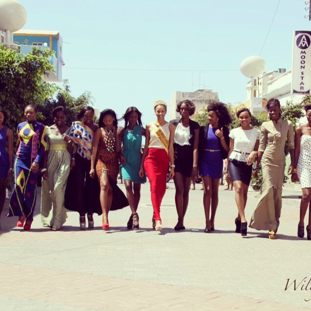 Les candidates à l'élection Miss West africa se promènent dans la capitale capverdienne