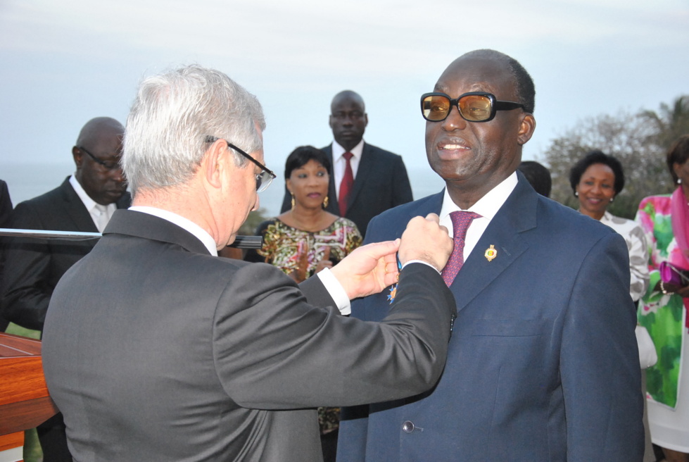 Décoration : Moustapha Niasse fait Grand officier de l’ordre national du mérite français