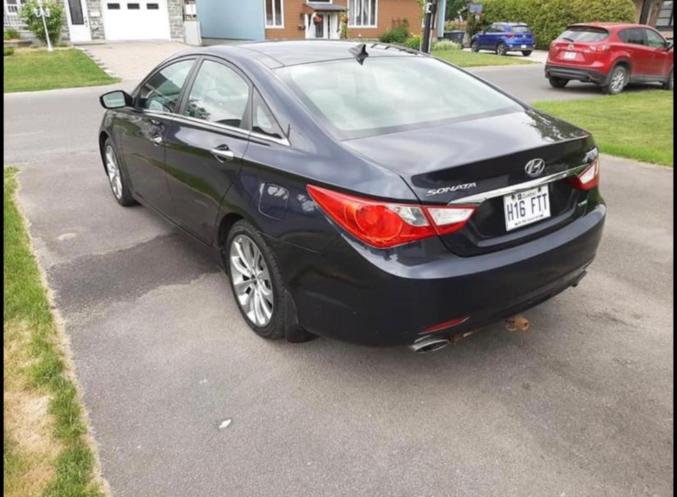 Particulier vend voiture hyundai Sonata venant de Canada