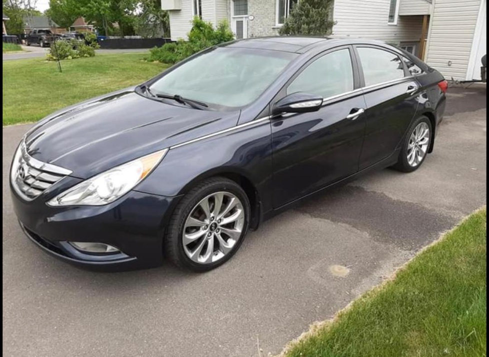 Particulier vend voiture hyundai Sonata venant de Canada