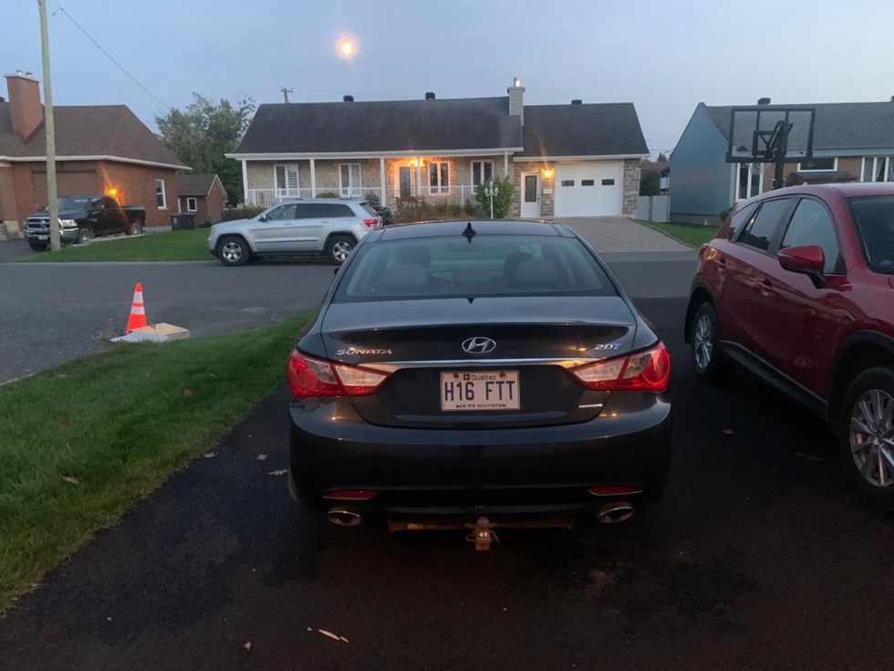 Particulier vend voiture hyundai Sonata venant de Canada