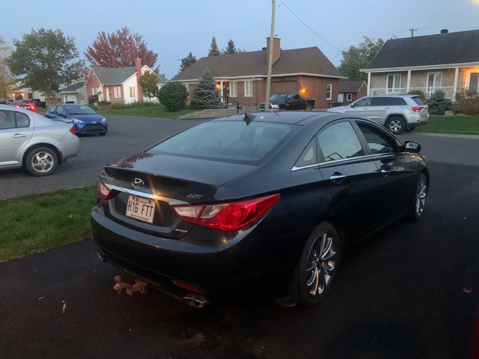 Particulier vend voiture hyundai Sonata venant de Canada