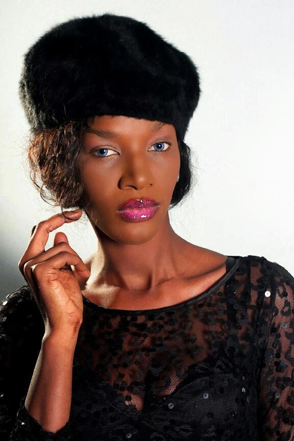 Le top model Amina Pouye dans un style très fashion