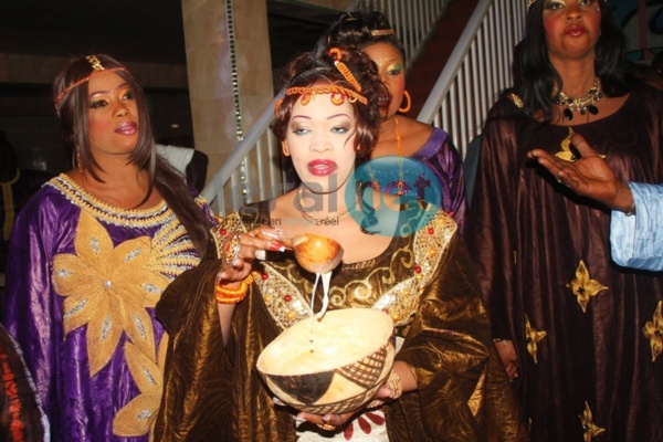 Oumou Sow dans un style traditionnel Hal Pulaar 