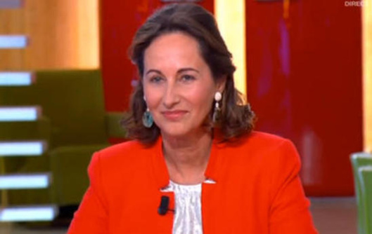 Ségolène Royal a pardonné à Valérie Trierweiler, mais n’oublie pas le tweet: « Si l'on veut survivre, il faut pardonner »