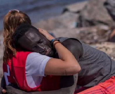 Elle a commis « le crime » d’avoir réconforté un migrant sénégalais :  Une bénévole espagnole harcelée sur les réseaux sociaux