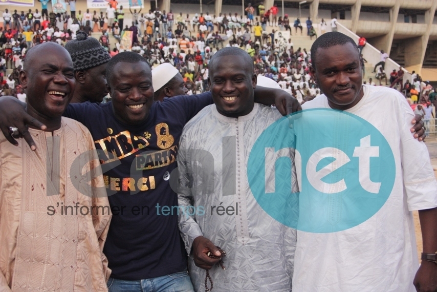 Bécaye Mbaye rigole avec les promoteurs Aziz, Assane et Badiane