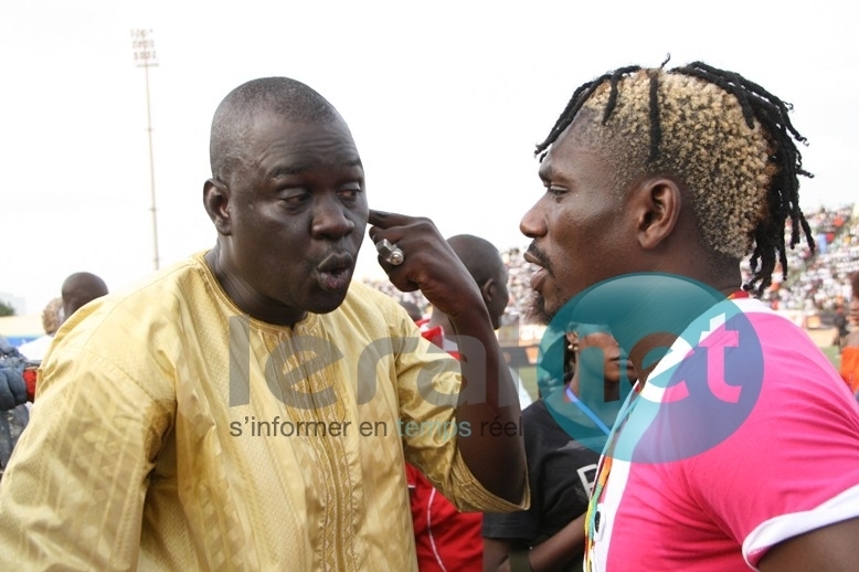 Lamine Samba en pleine discussion avec Pape Thiopet