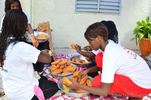 [Photos] Lissa offre de copieux Ndogou aux détenus de Fort B et aux talibés de Liberté 6