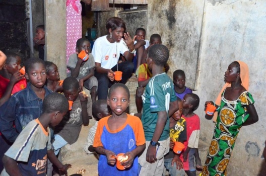 [Photos] Lissa offre de copieux Ndogou aux détenus de Fort B et aux talibés de Liberté 6