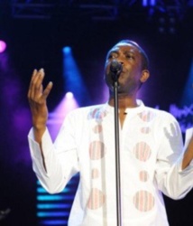 Guichets fermés pour son « Bercy 2013  » : Youssou Ndour remplit les 16000 places à (30,000 F l’unité) une semaine en avance