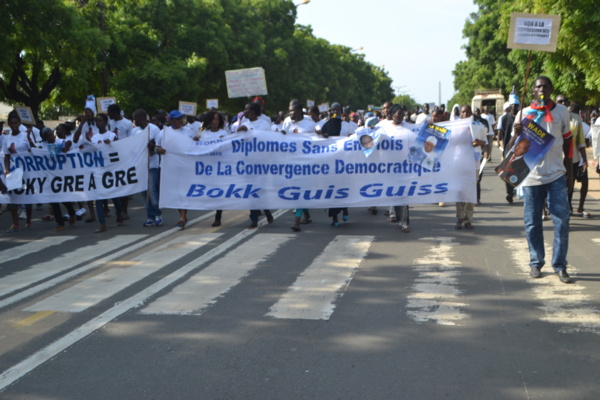 [Photos exclusives] Vivez les temps forts de la marche de l'opposition contre le régime de Macky Sall 