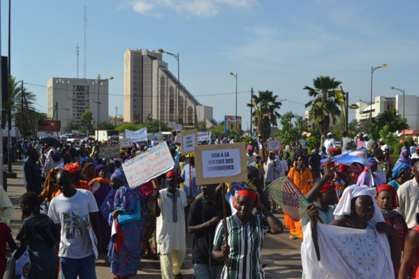 [Photos exclusives] Vivez les temps forts de la marche de l'opposition contre le régime de Macky Sall 