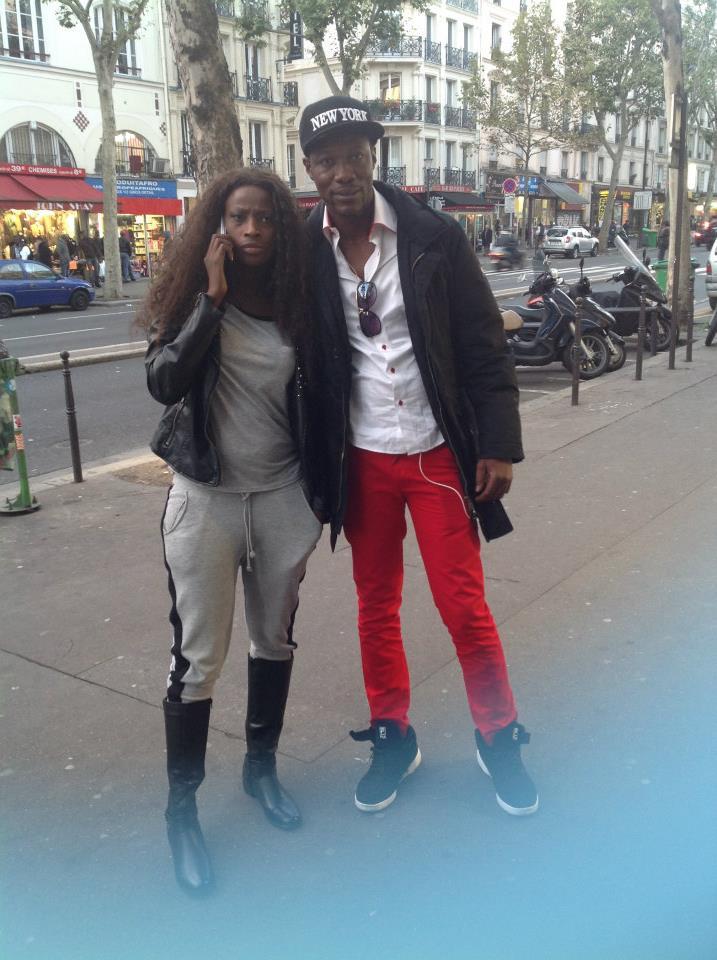 Ndèye Guèye avec Tange Tandian dans les rues de Paris