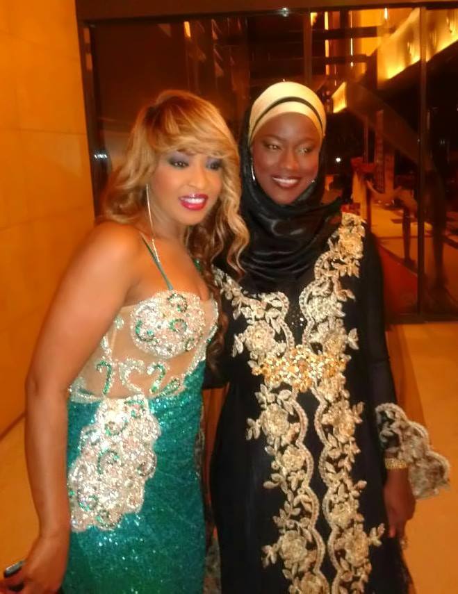 Viviane Chidid pose avec la journaliste Oumy Ndour !