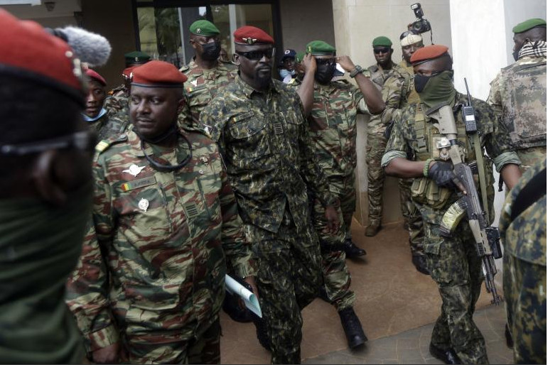 Guinée / Après la dispute hier entre officiers de la junte: Le Colonel Mamadi Doumbouya crée le Groupement Spécial d’Intervention Rapide