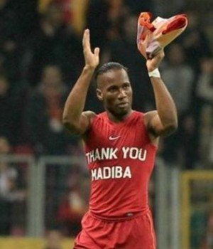 Drogba sanctionné pour avoir rendu un hommage à Nelson Mandela