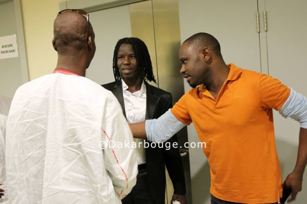 Baba Hamdy en pleine discussion avec Abou Thioubalo