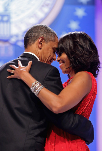 (12) Photos: Michelle Obama jalouse à cause du Premier ministre danois, et remet Barack à sa place en plein hommage à Mandela… Regardez !!!