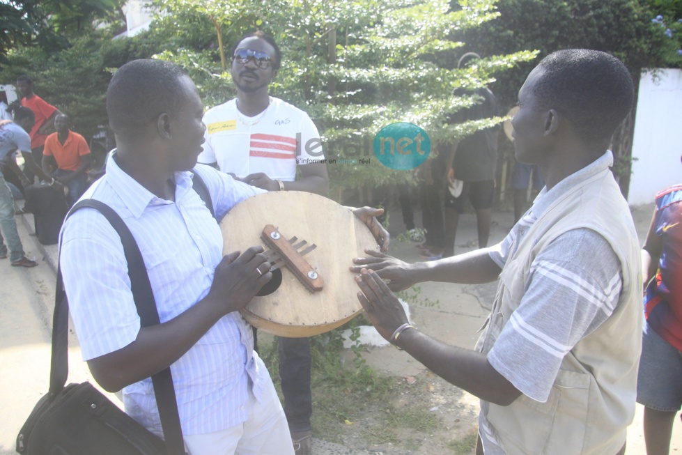 Mor Fall et Abdou Cissé: Les photographes de Stades et du Quotidien s'éclatent avec un bongo