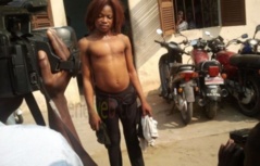 (10) Photos: Il se faisait passer pour une femme pour se prostituer, et se fait prendre par… Regardez